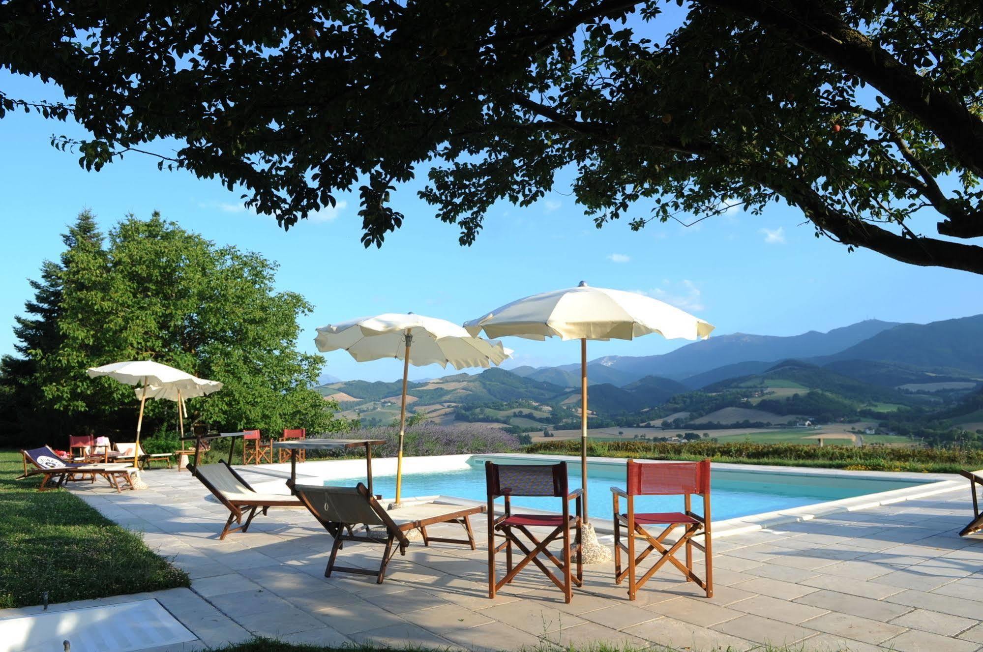Agriturismo La Rosa Tea Villa Urbania Exterior photo